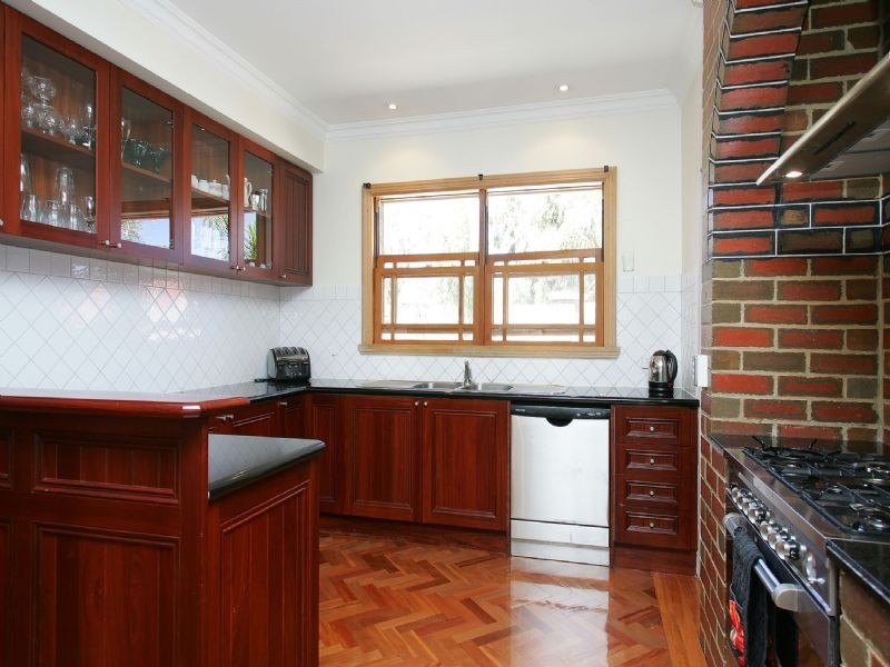 39 Rostron Way, Roxburgh Park VIC 3064