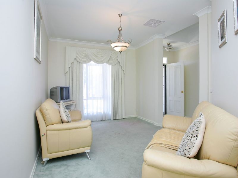 9 Wisla Circuit, Roxburgh Park VIC 3064