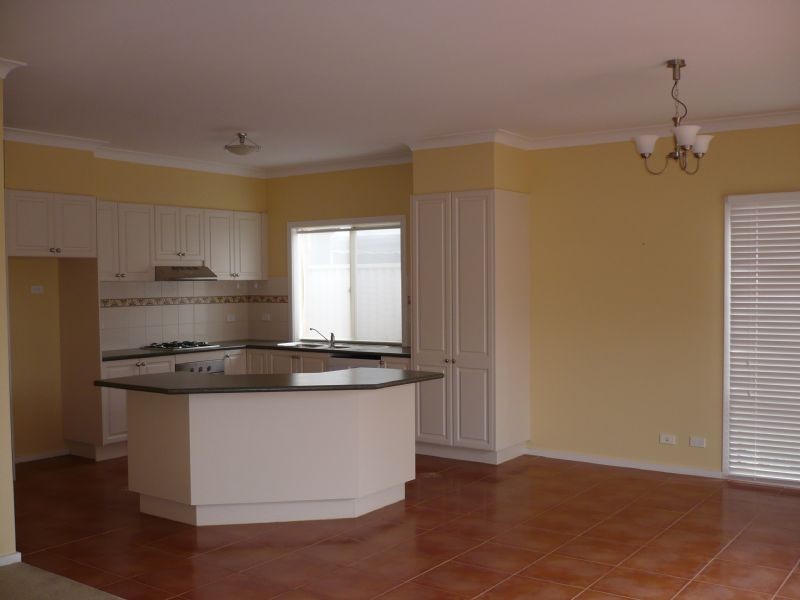 6 Roanoke Green, Craigieburn VIC 3064