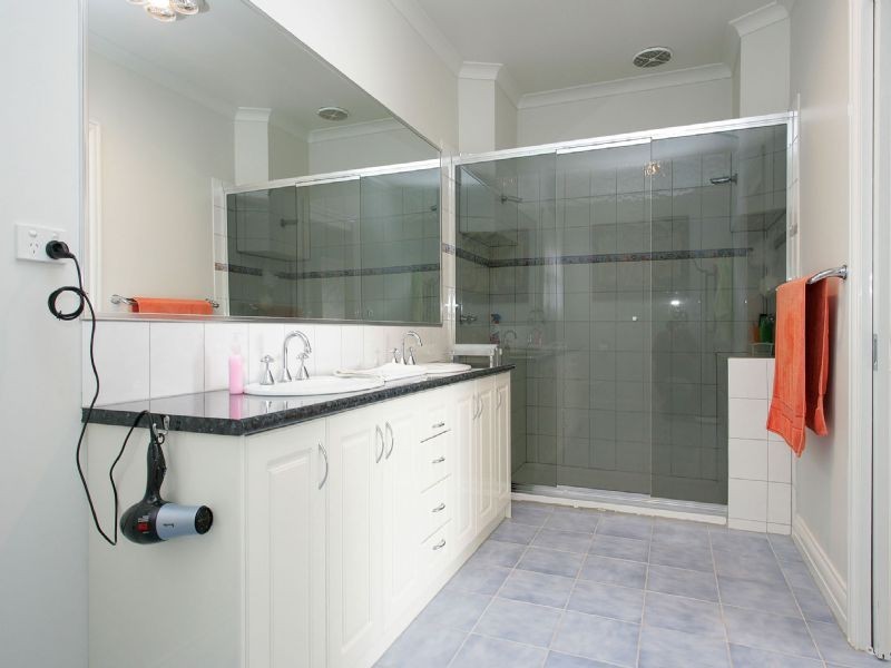 7 Esla Drive , Roxburgh Park VIC 3064