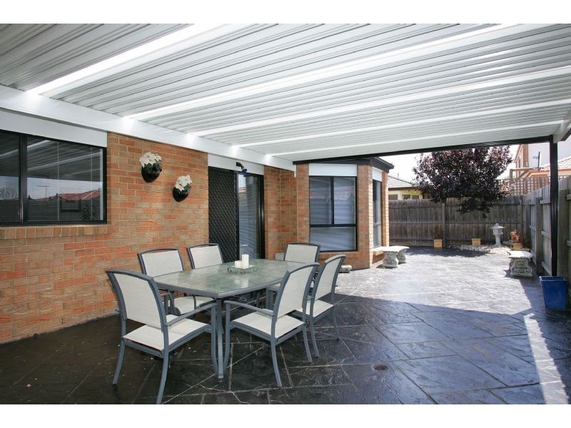 33 Delphinius Crescent , Roxburgh Park VIC 3064