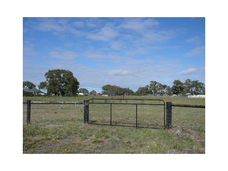 35 Callaway Drive, Mickleham VIC 3064
