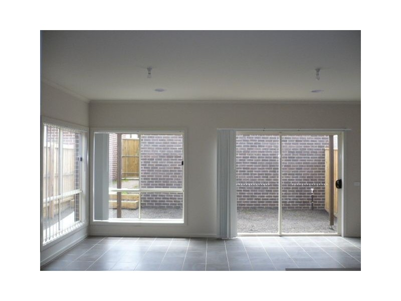 8 Castlegate Lane, Craigieburn VIC 3064