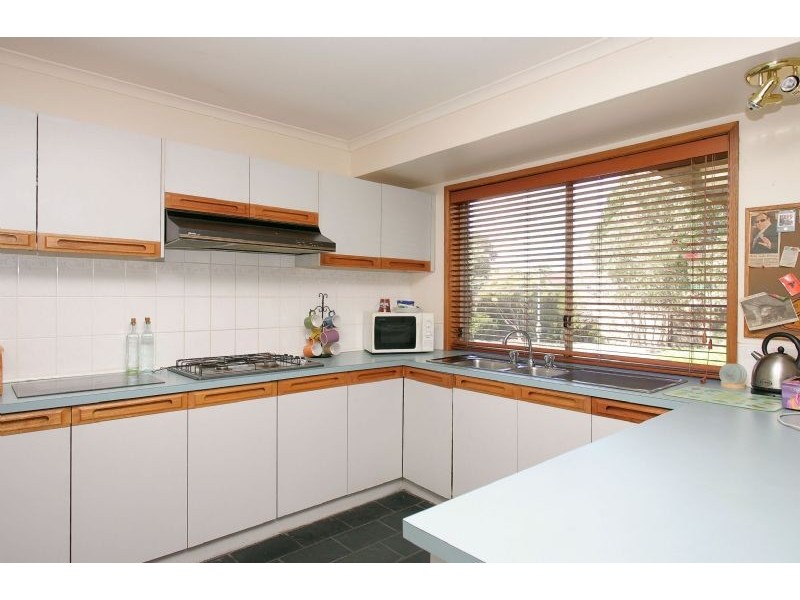 4  Clacton Court, Craigieburn VIC 3064