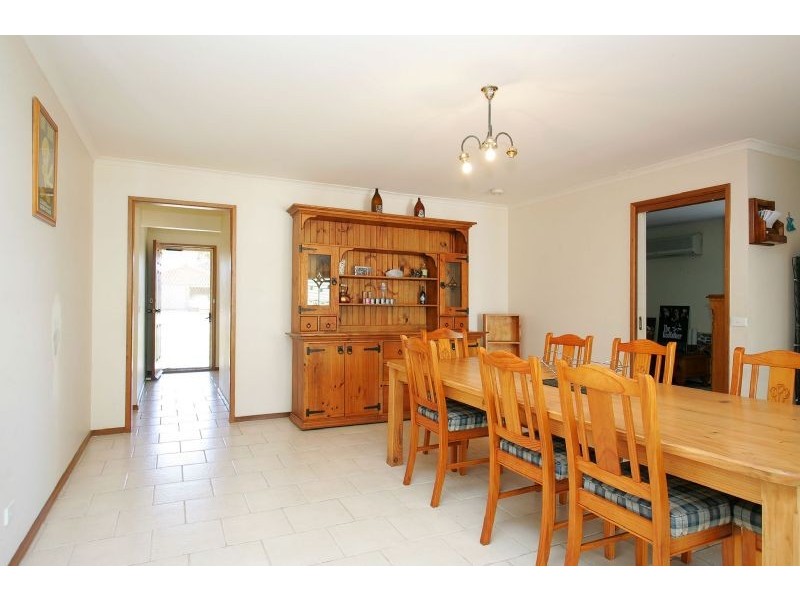 4  Clacton Court, Craigieburn VIC 3064