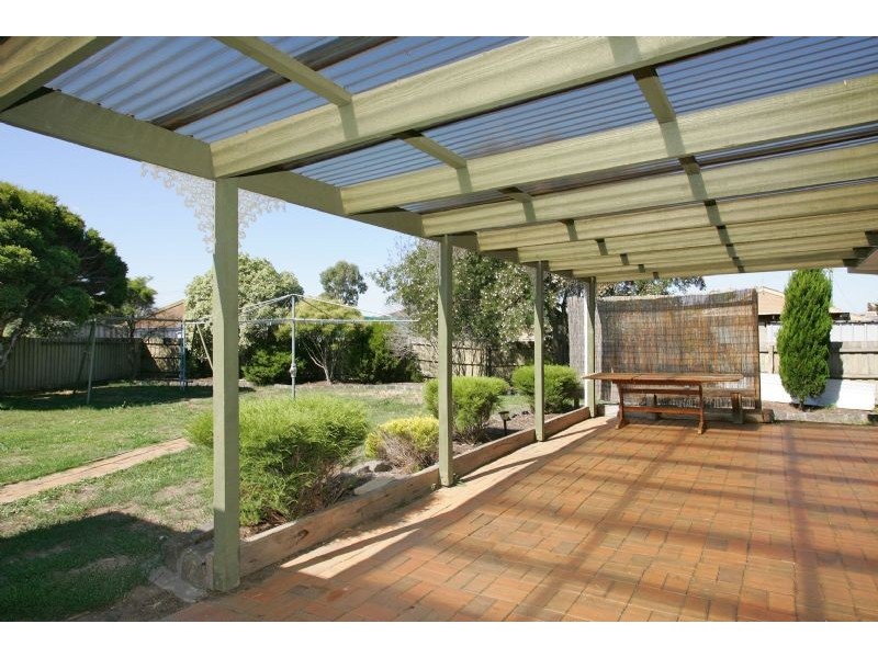 4  Clacton Court, Craigieburn VIC 3064