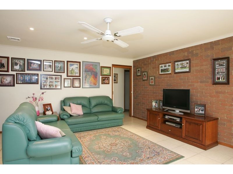 4 Ottery Court, Craigieburn VIC 3064