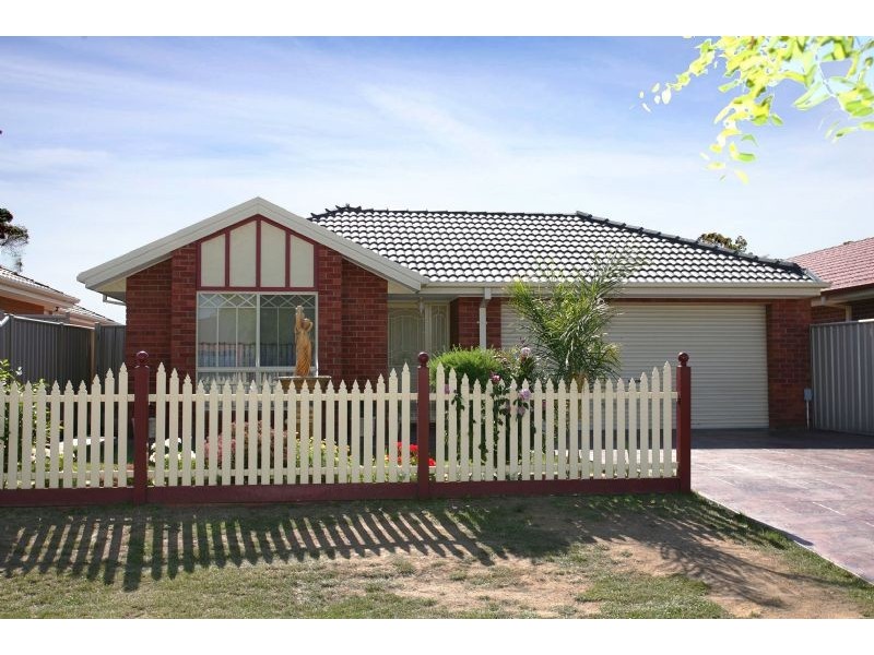 9 Hamilton Hume Parade, Craigieburn VIC 3064
