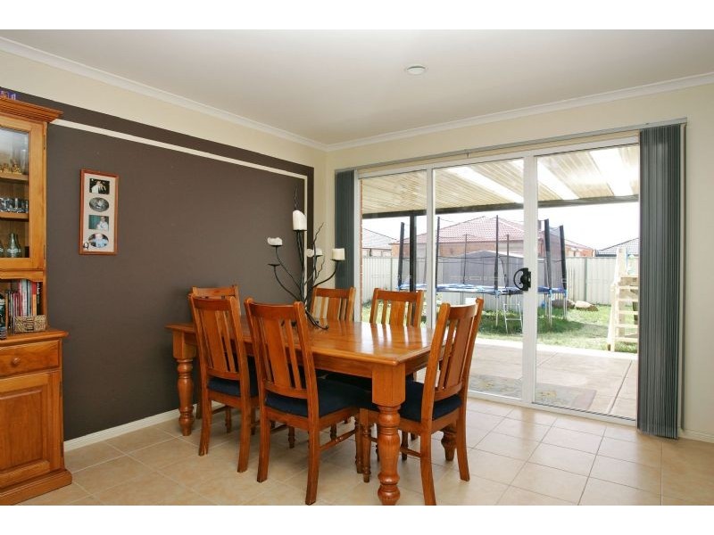 8 Siret Court , Roxburgh Park VIC 3064