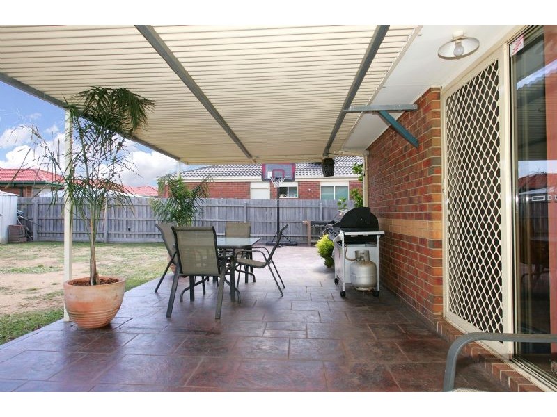 35 Delphinius Crescent, Roxburgh Park VIC 3064