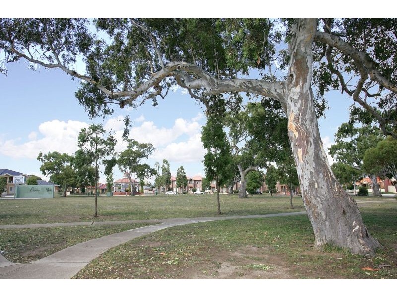 23 Almands Avenue, Roxburgh Park VIC 3064