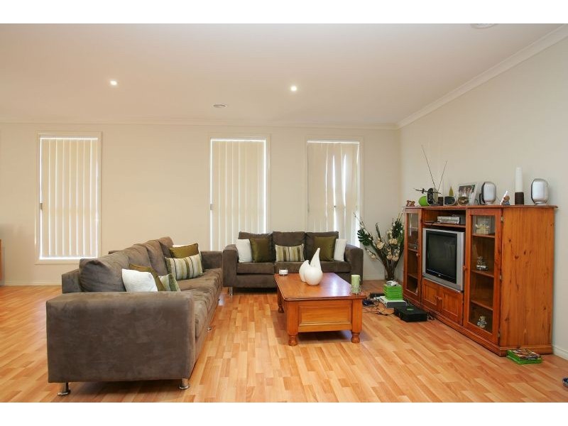 2 Reay Drive, Craigieburn VIC 3064