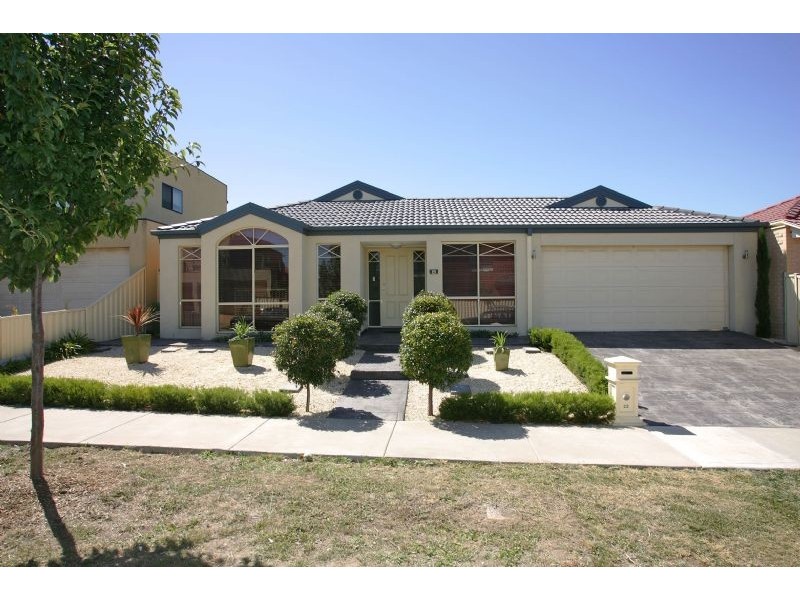 22 Flowerdale Crescent, Roxburgh Park VIC 3064