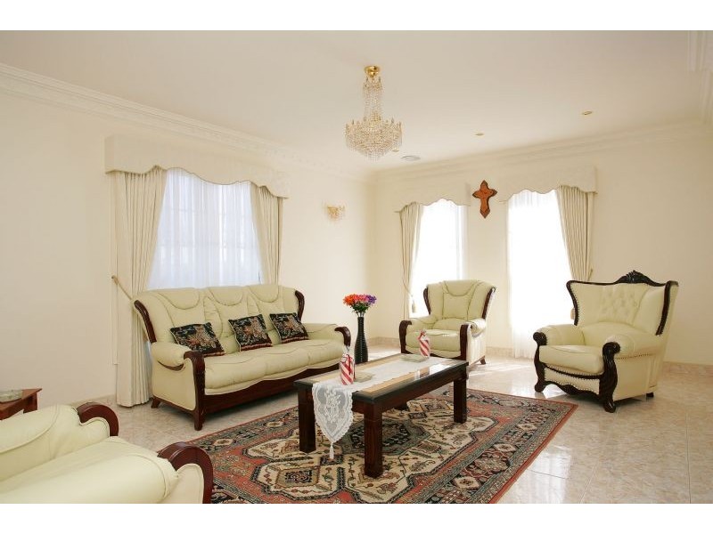 2  Kooyong Way, Craigieburn VIC 3064