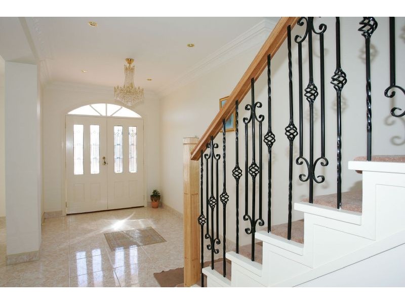 2  Kooyong Way, Craigieburn VIC 3064