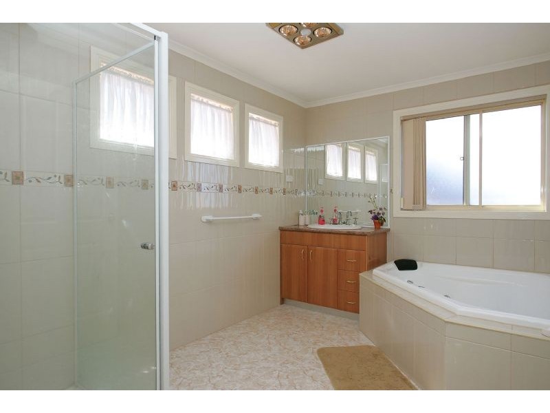 2  Kooyong Way, Craigieburn VIC 3064