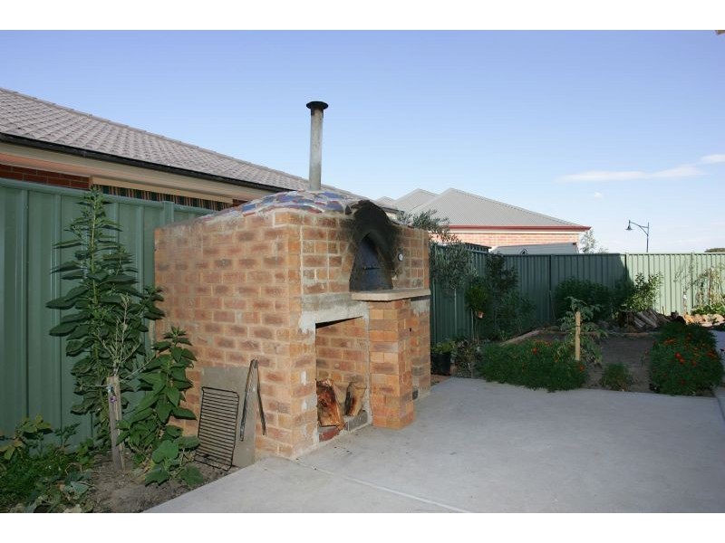 2  Kooyong Way, Craigieburn VIC 3064