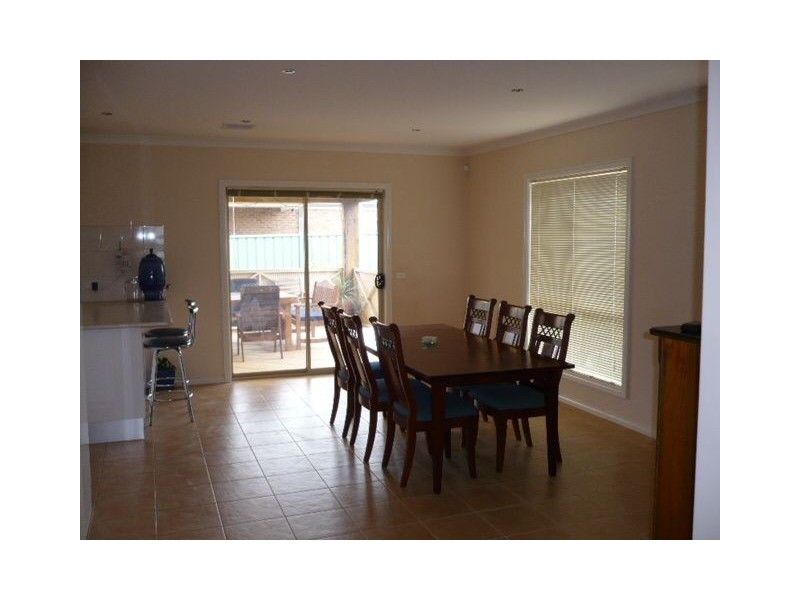 21 Swinburne Close, Craigieburn VIC 3064
