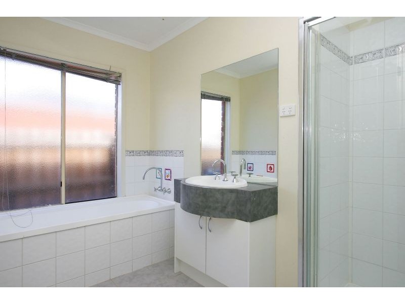 18  Raheen Place, Craigieburn VIC 3064