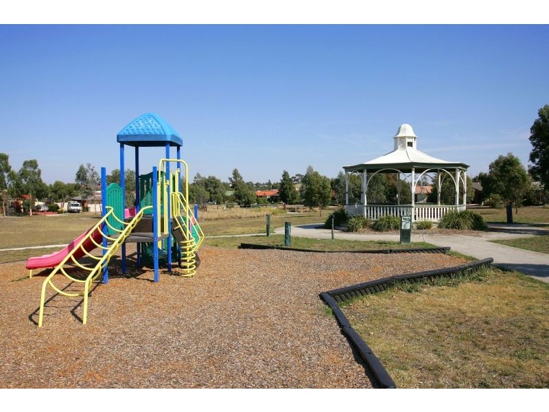 15 Kirwan Avenue , Roxburgh Park VIC 3064