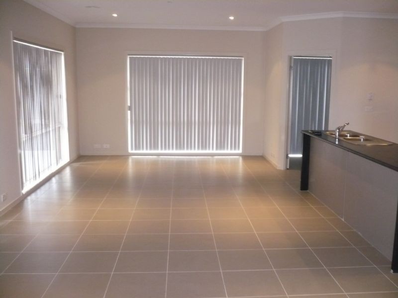 38 Hoxton Crescent, Craigieburn VIC 3064