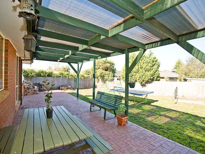 9 Cardiff Court, Craigieburn VIC 3064