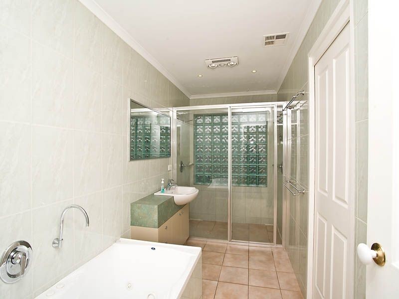 10 Dartmoor Court, Craigieburn VIC 3064