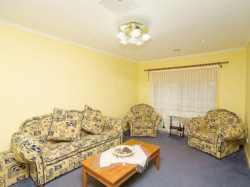 10 Salween Crescent, Roxburgh Park VIC 3064