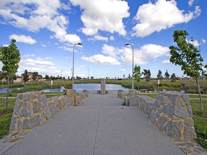 10 Salween Crescent, Roxburgh Park VIC 3064