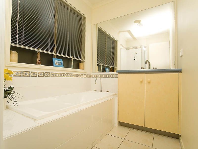 12 Mulberry Pass, Craigieburn VIC 3064