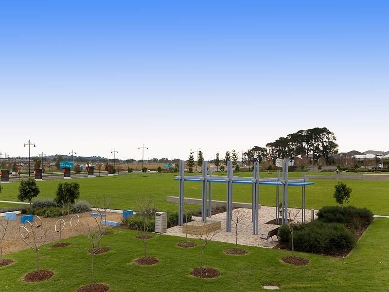 27 Troward Harvey Way, Craigieburn VIC 3064