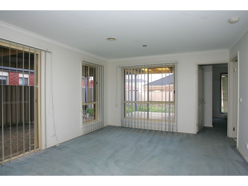 15 Bathurst Close, Craigieburn VIC 3064