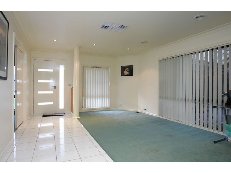4 Stead Street, Roxburgh Park VIC 3064