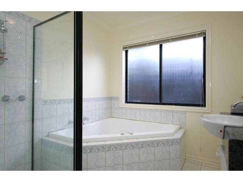 4 Stead Street, Roxburgh Park VIC 3064