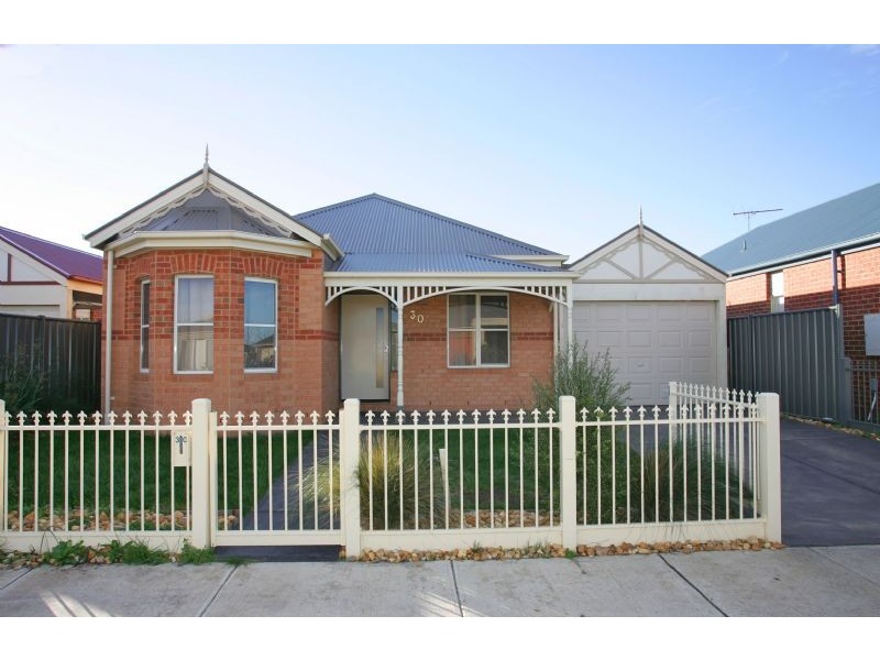 30 Girraween Crescent, Craigieburn VIC 3064