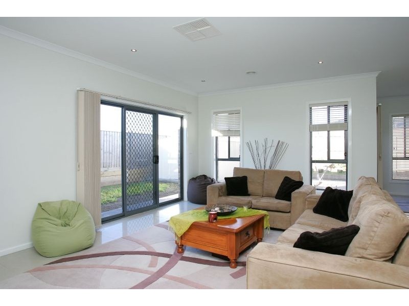 71 Bellfield Drive, Craigieburn VIC 3064