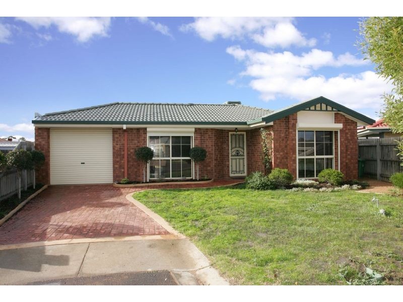 10 Chamney Place, Roxburgh Park VIC 3064