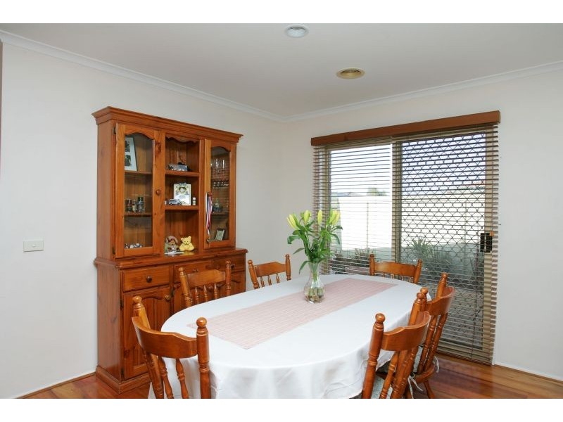 10 Chamney Place, Roxburgh Park VIC 3064