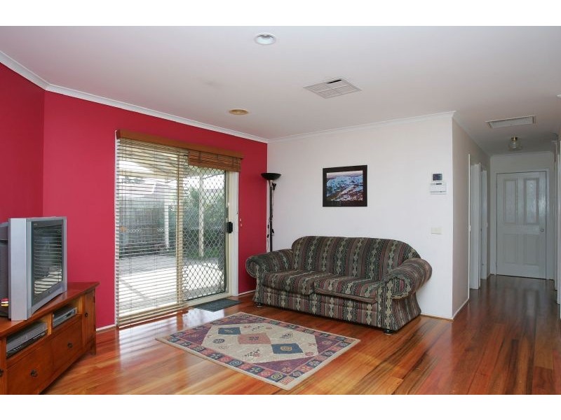 10 Chamney Place, Roxburgh Park VIC 3064