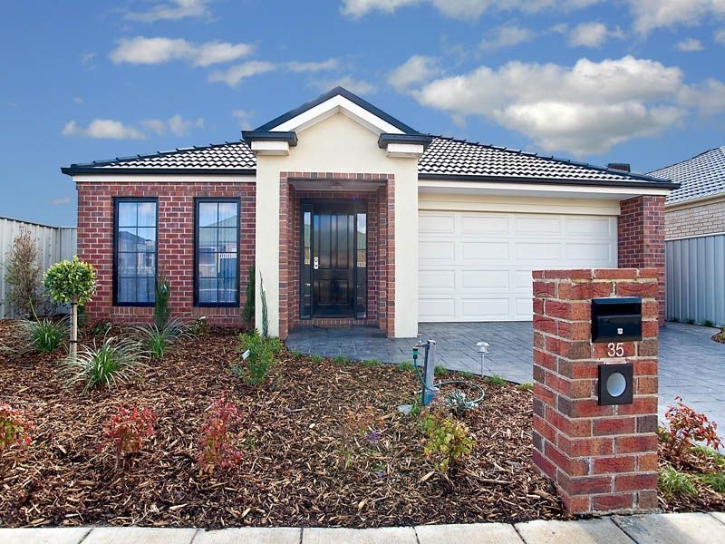 35 Long Island Circuit, Craigieburn VIC 3064