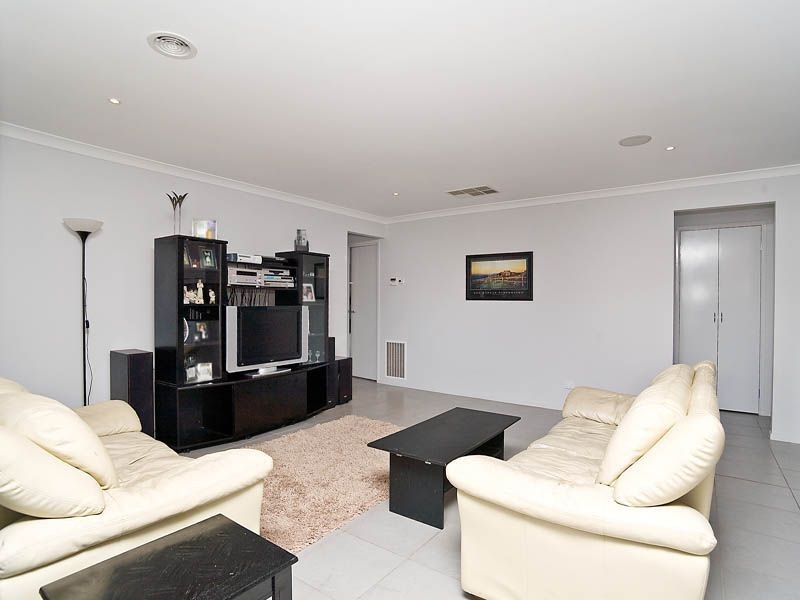 35 Long Island Circuit, Craigieburn VIC 3064