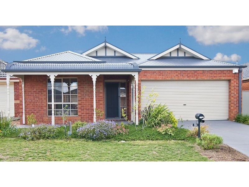 18 Pinevalley Rise, Craigieburn VIC 3064