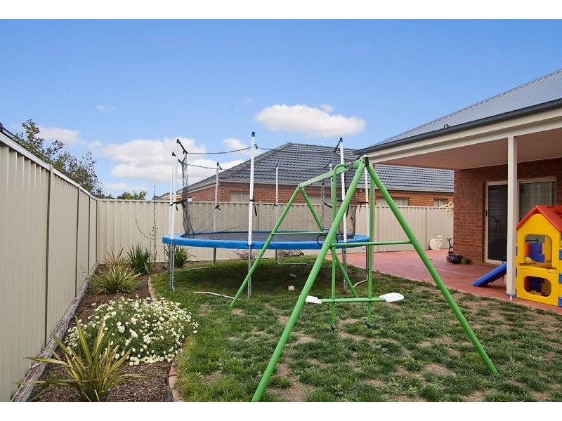 18 Pinevalley Rise, Craigieburn VIC 3064