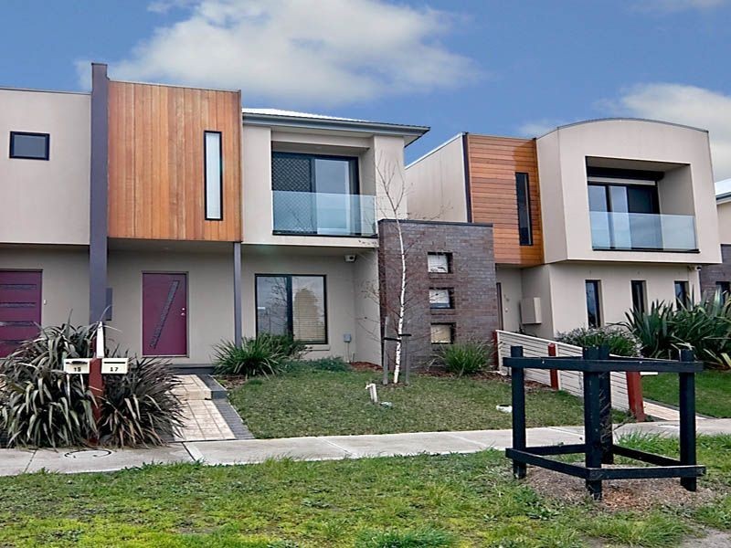 17 Orlando Drive, Roxburgh Park VIC 3064