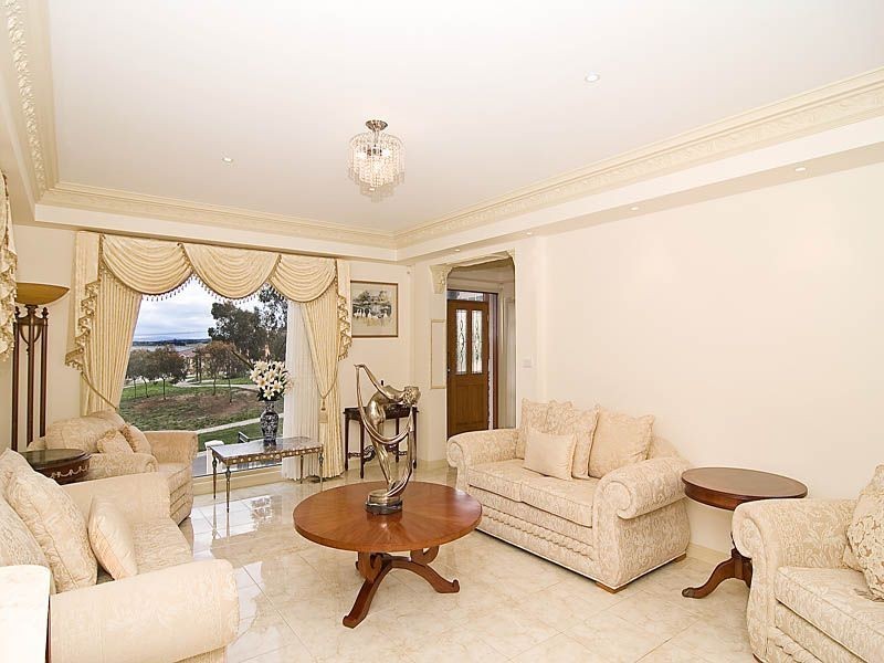 Roxburgh Park VIC 3064