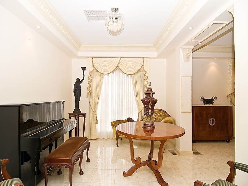 Roxburgh Park VIC 3064