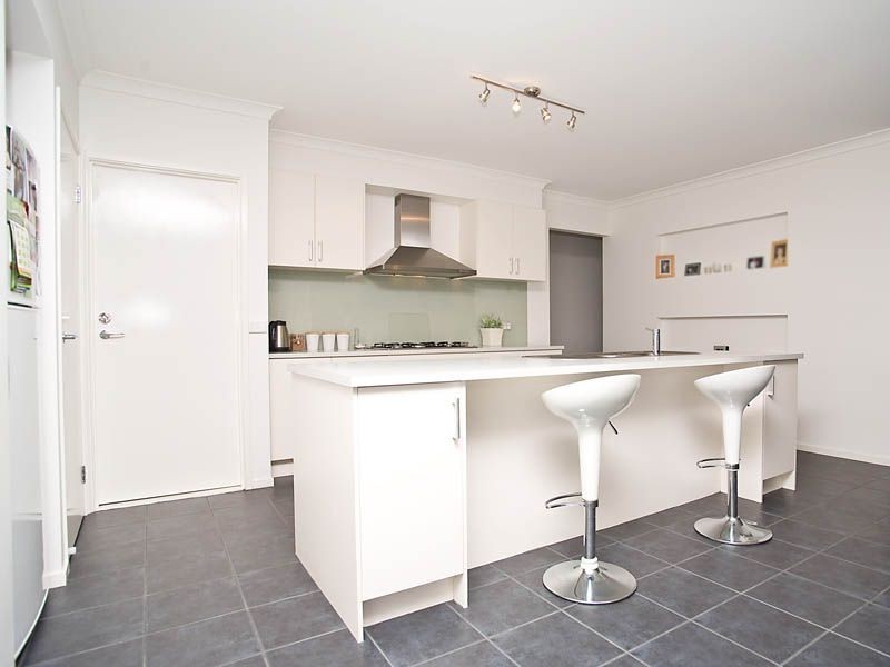 6 Eades Way, Craigieburn VIC 3064