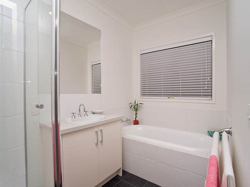 6 Eades Way, Craigieburn VIC 3064