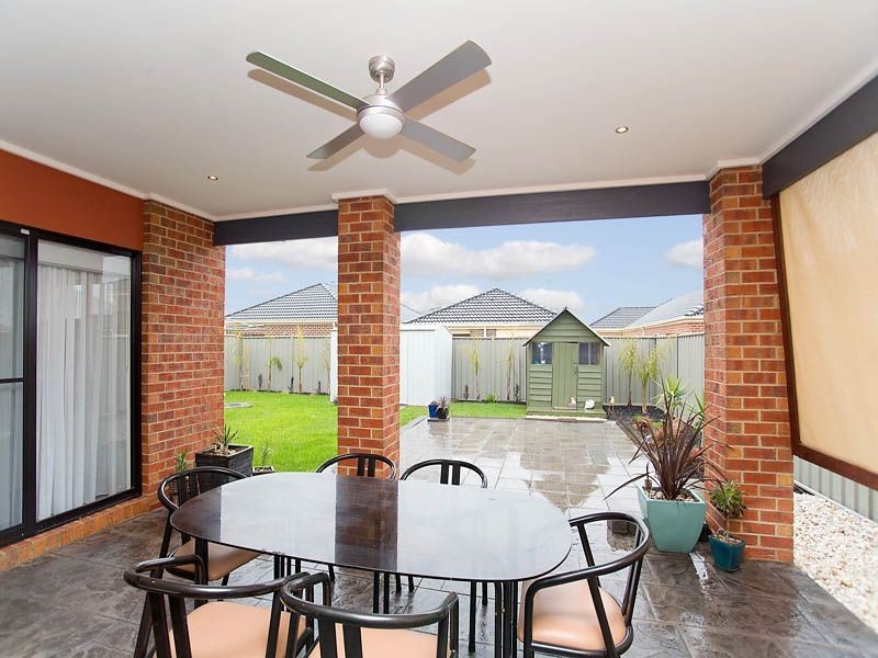 6 Eades Way, Craigieburn VIC 3064