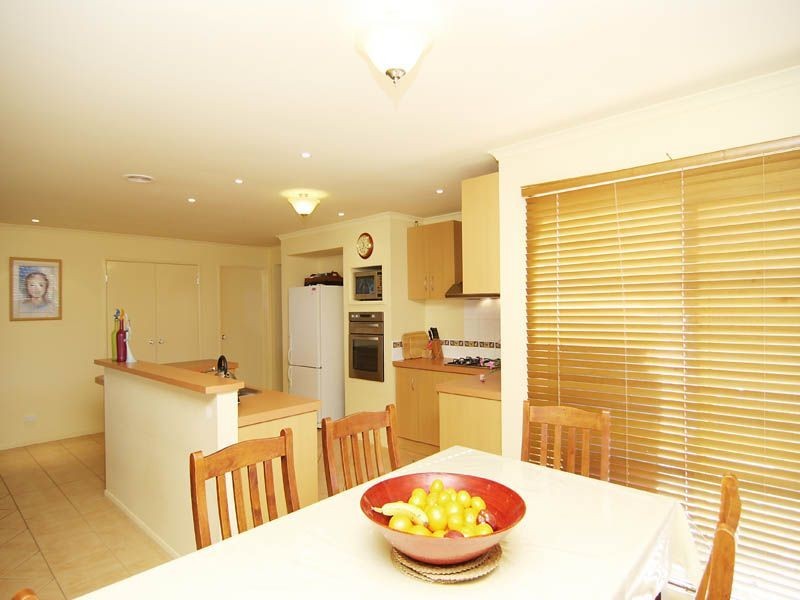 4 Earl Grove, Craigieburn VIC 3064